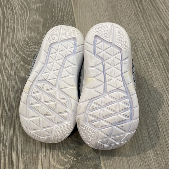 Nike Flex 2016 Run Toddlers Gray Sneakers Size 6C - Picture 5 of 8